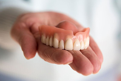 Зубные протезы — нюансы выбора, изготовление, показания и противопоказания